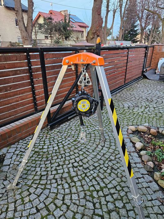 Trójnóg ratowniczy/ statyw asekuracyjny wynajem