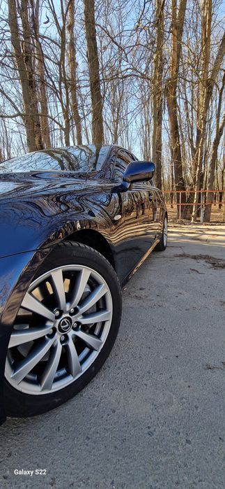 Подам или обменяю Лексус IS300