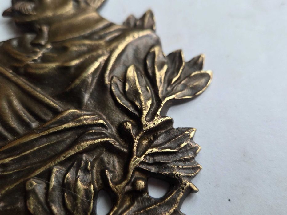 Plakieta Józef Piłsudski sztandar i laur (mosiężna)