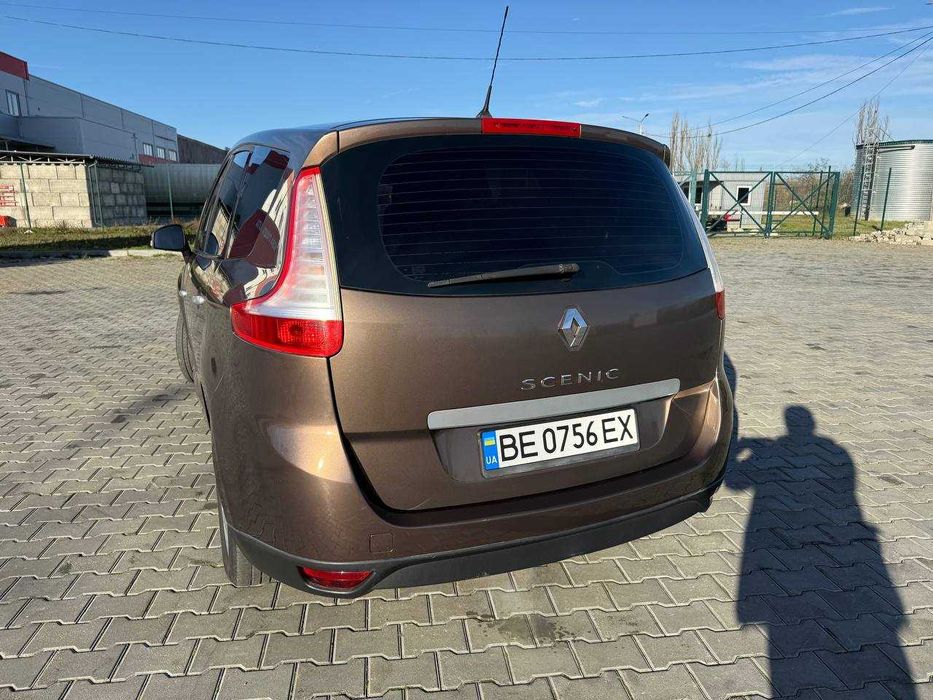 Renault Grand Scénic 3 2010 год 2.0 бензин