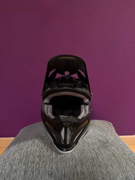 Capacete THOR Sector XL 61/62 – Praticamente Novo