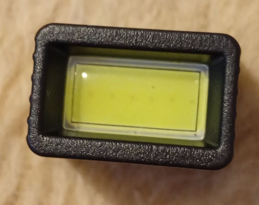 Latarka na baterię 9V.