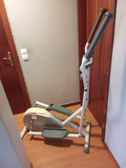 Vendo equipamento de ginástica Elitica