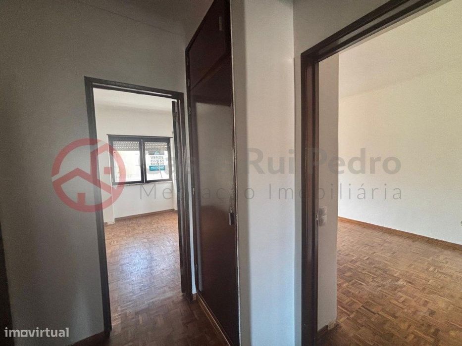 Apartamento T3 com elevador na Cruz de Pau, Amora