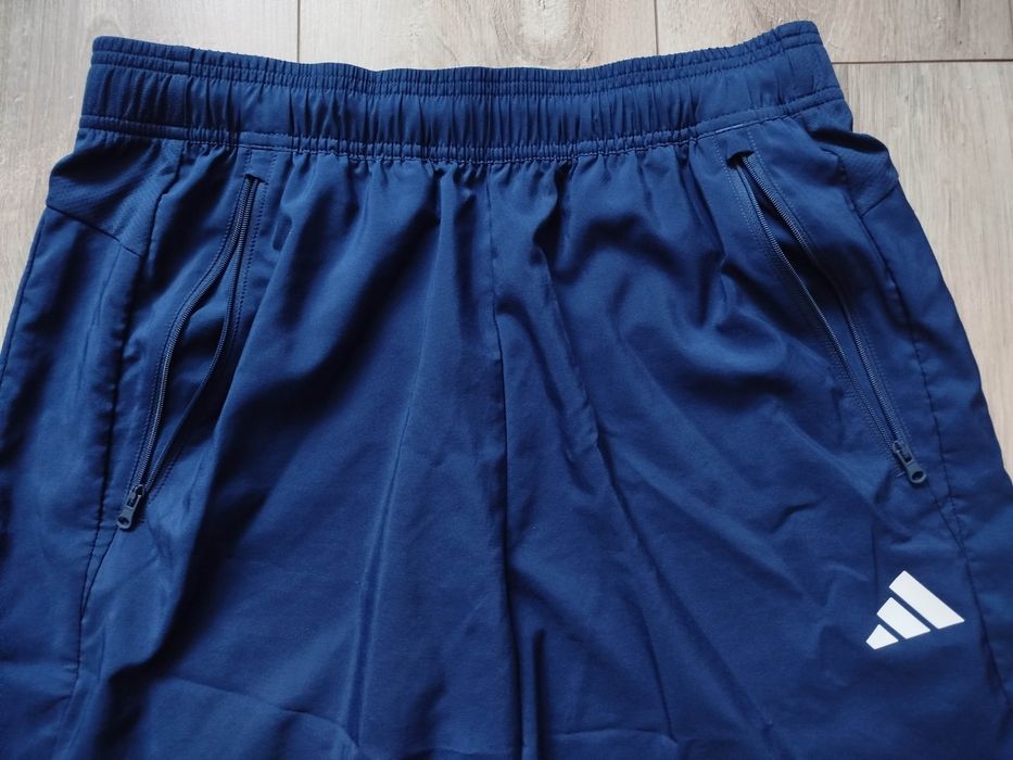 Spodenki Adidas z kieszeniami M/L