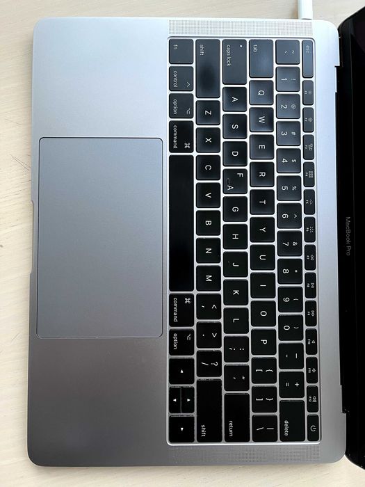 MacBook Pro 13" (2017) — i5 2,3 GHz | 8 GB RAM | 250 GB