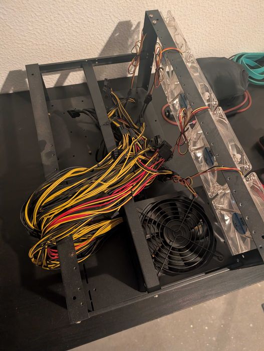 Mining Rig ASRock H81 Pro BTC + CPU + Frame – Para Peças