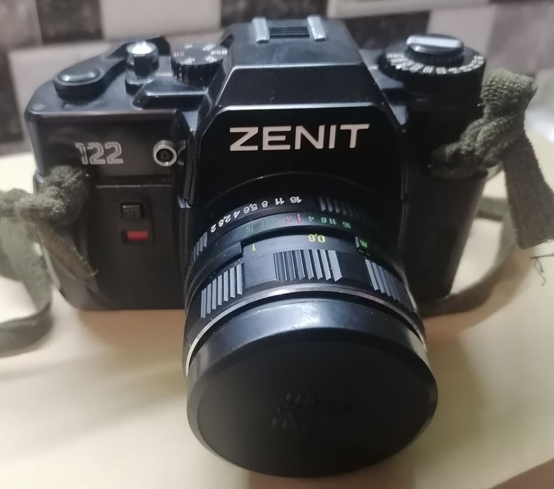 Плёночный фотоаппарат Зенит 122
