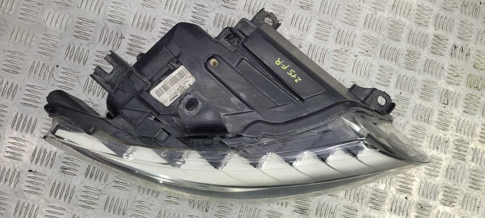 Фара права для Audi Q7 2009-2015