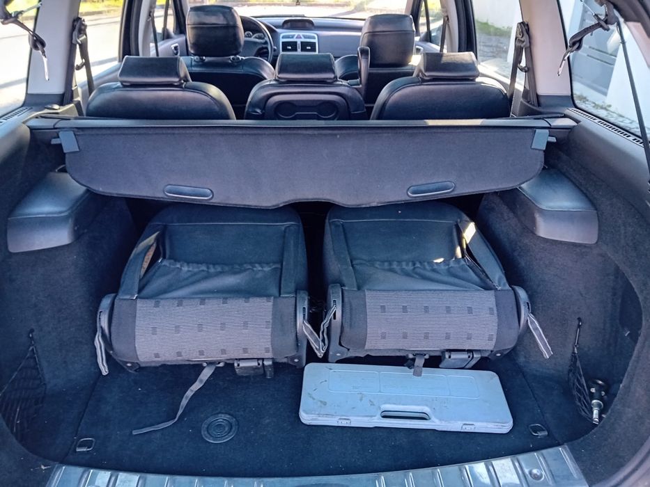Peugeot 307 SW 1.6 HDi (7 Lugares) – 2004 | Estofos em Pele & Teto Panorâmico
