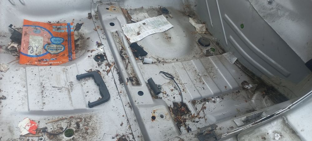 Кузов на розпил mercedes CLK w 209 кузовні деталі  209 цлк