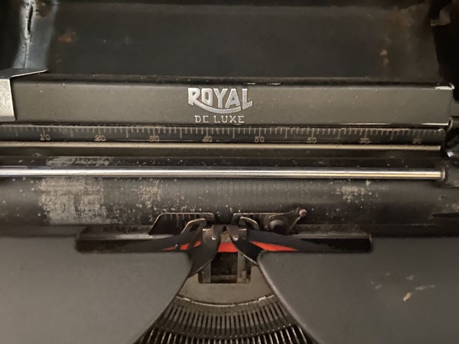 Máquina de escrever Royal Deluxe