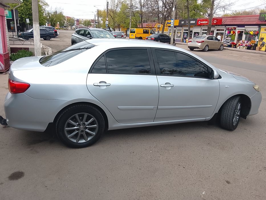 Продаю Toyota в гарному стані, газ, бензин.