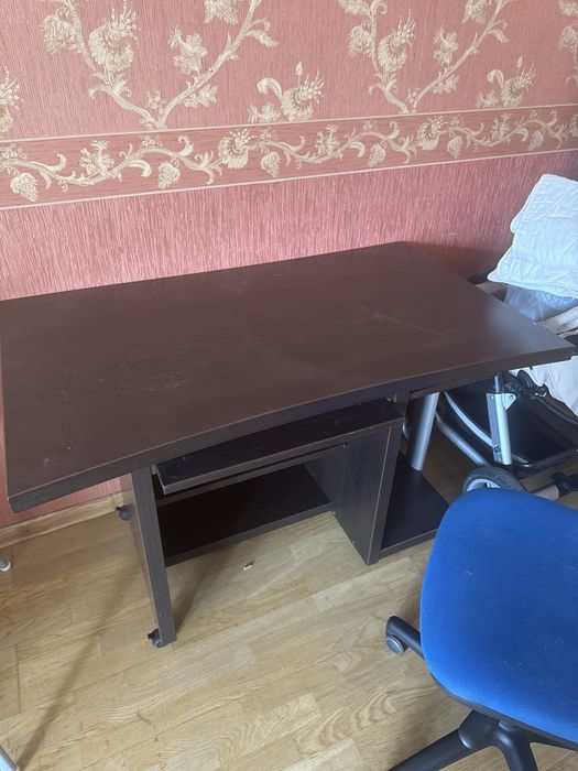 Компюткрний стіл і крісло