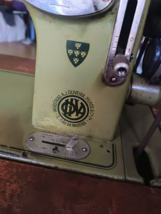Máquina de Costura Oliva CL50 Vintage + Móvel