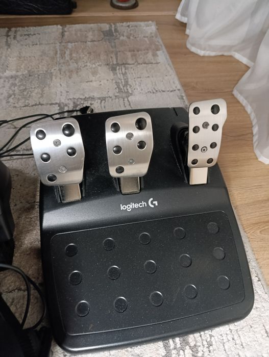 Ігровий руль Logitech