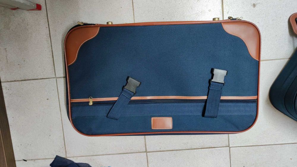 Set of 2 Travel Suitcases64585636402945124