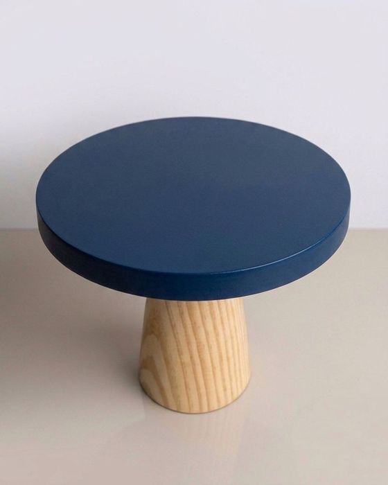 Cakestand Decorativo Azul & Madeira 25cm – Estilo Escandinavo Moderno