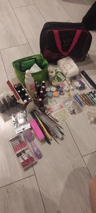 Набір для манікюру дві косметички та все необхідне