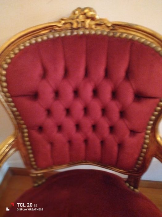 Par de Cadeirões Clássicos em Veludo Bordeaux