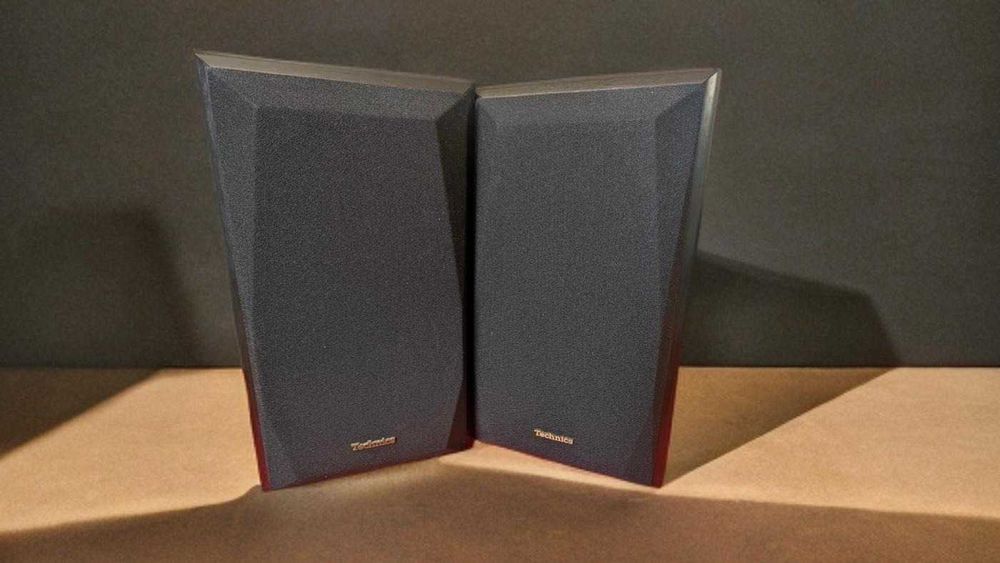 A pair of Technics SB-CA10 bookshelf speakers64752310911617120
