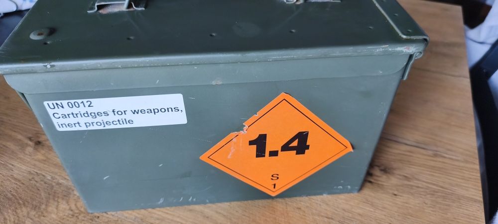 Skrzynia metalowa wojskowa