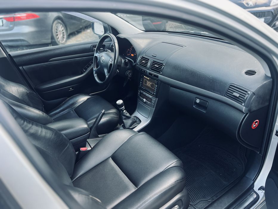 Toyota Avensis 2.0D4d sol - Ano 2007/05
