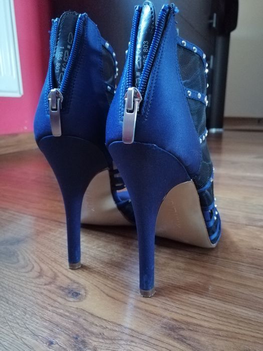 Piękne granatowe sandały 38 na szpilce