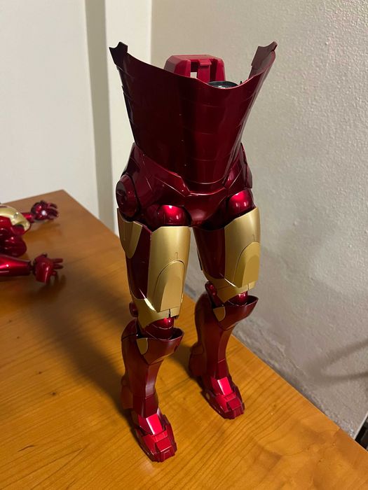 Mítica armadura de Tony Stark - Modelo MARK III (modelo articulado)