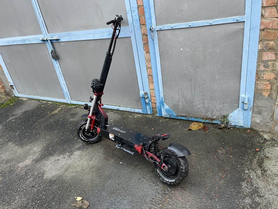 Продаю електросамокат гиант м11