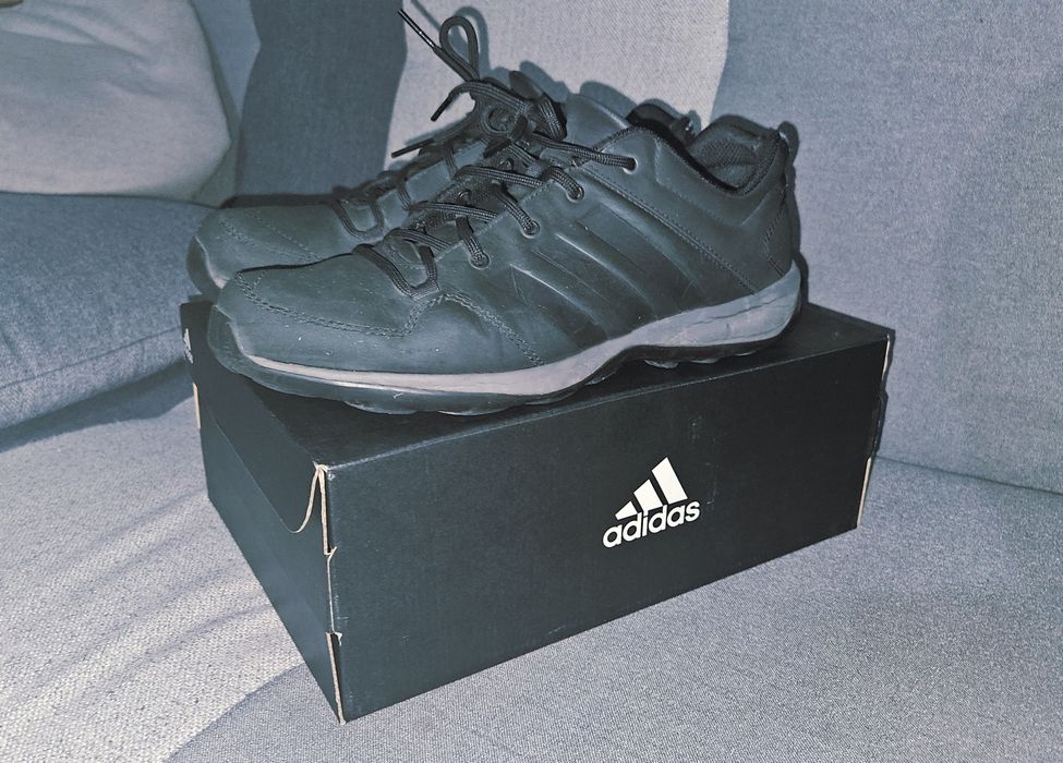 Buty Adidas Traxion r.44,5
