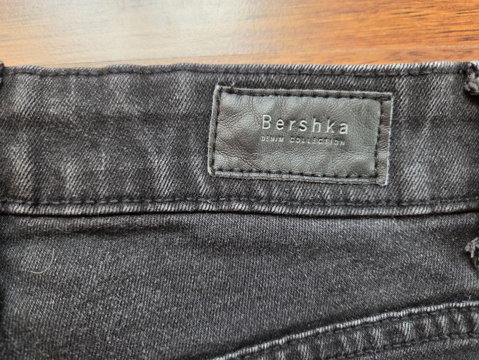 Bershka, rozm.34/36, Czarne spodnie dżinsowe