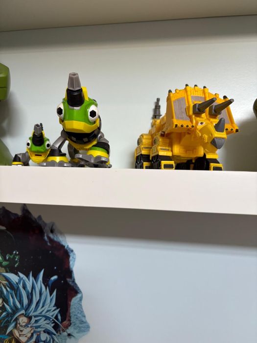 Vendo robô telecomandados e carro