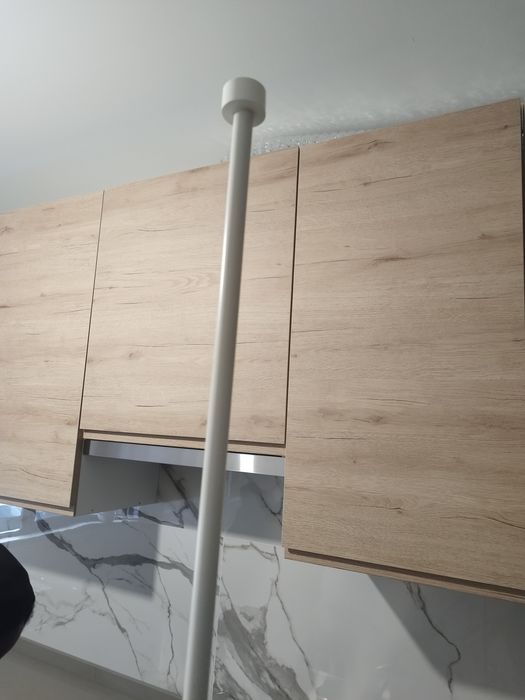 3 prateleiras novas para armários mais varão de cortinado