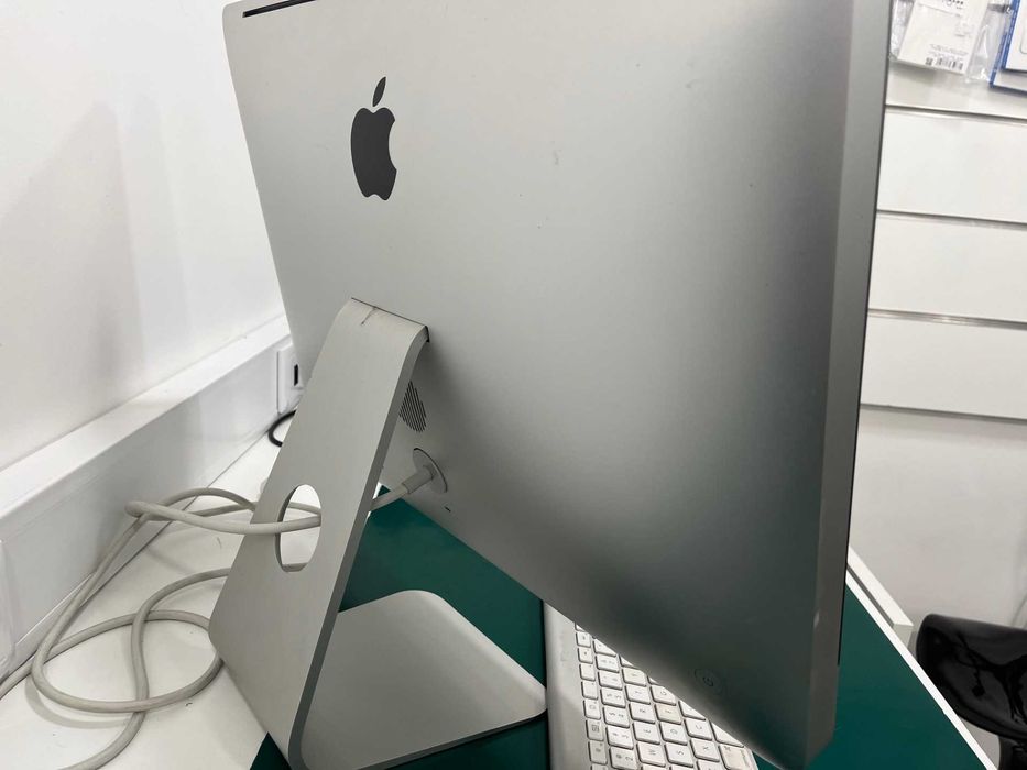 Computador iMac de 21.5 polegadas da Apple (2011)