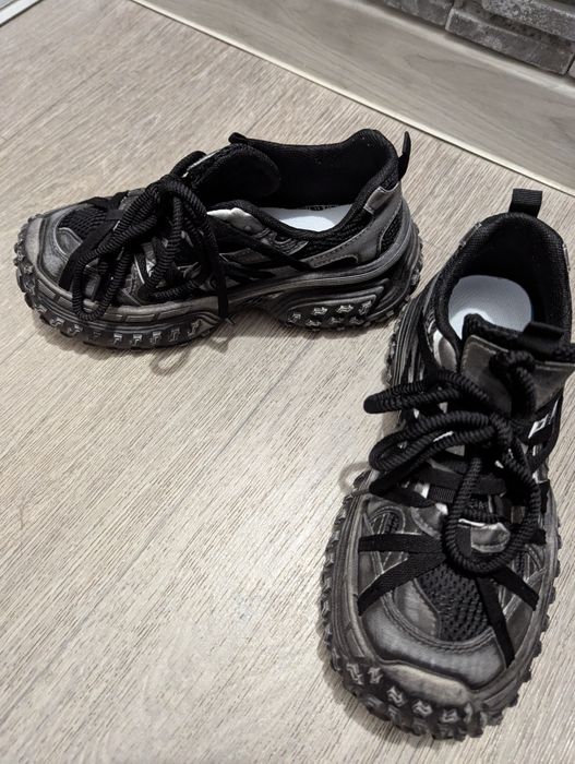 Трендові кросівкі 24,5см брендові кросівки на масивній підошві