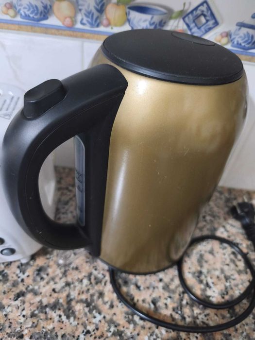 Conjunto de chaleira e torradeira