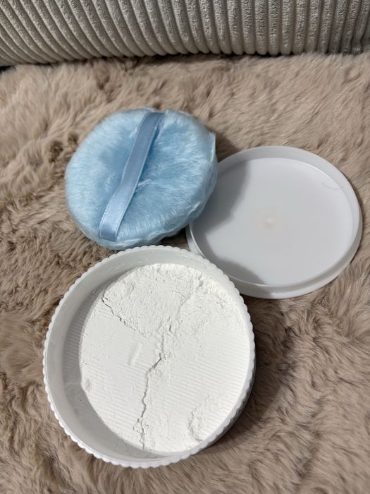 puder perfumowany do ciała Je Reviens
