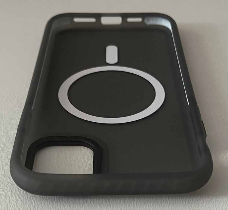 Etui DASFOND iPhone 11 matowe MagSafe wstrząsoodporne