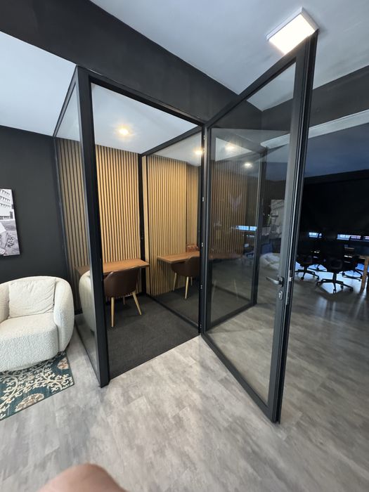 Escritório Modular Premium em Vidro | 2 Salas + 2 Booths | Como Novo