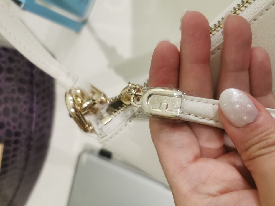 Mala Furla com etiqueta