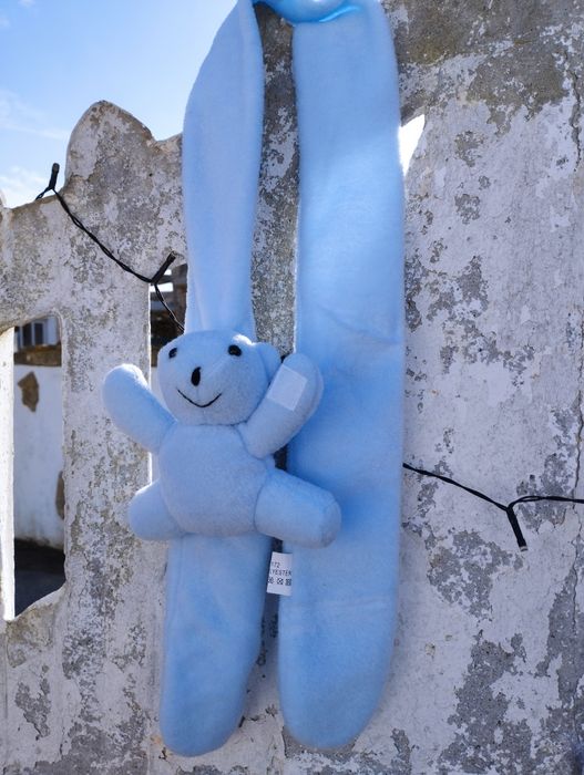 Cachecol de bébé com ursinho. Novo .