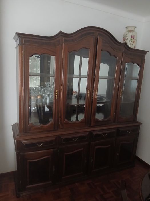 Cristaleira e Mesa de Sala