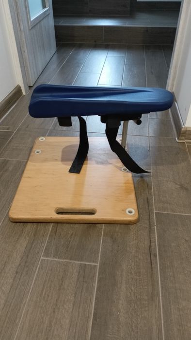 Sprzęt rehabilitacyjny - podpórka pod kolano/stabilizator do ćwiczeń