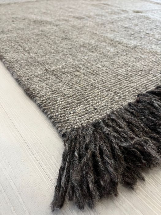 NEW CARPET AREA STORE 100% wool 240x170cm