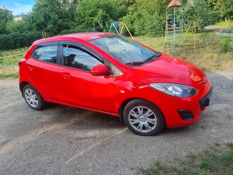 Mazda 2 2010 рік