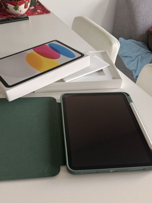 iPad 11. gen (A16) 128GB Wi-Fi + 5G, srebrny