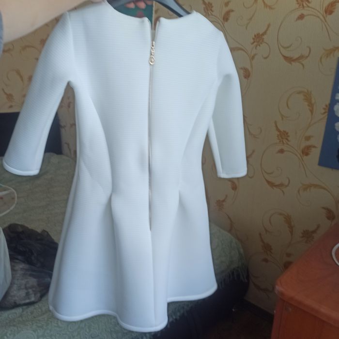 Біле плаття для дівчинки