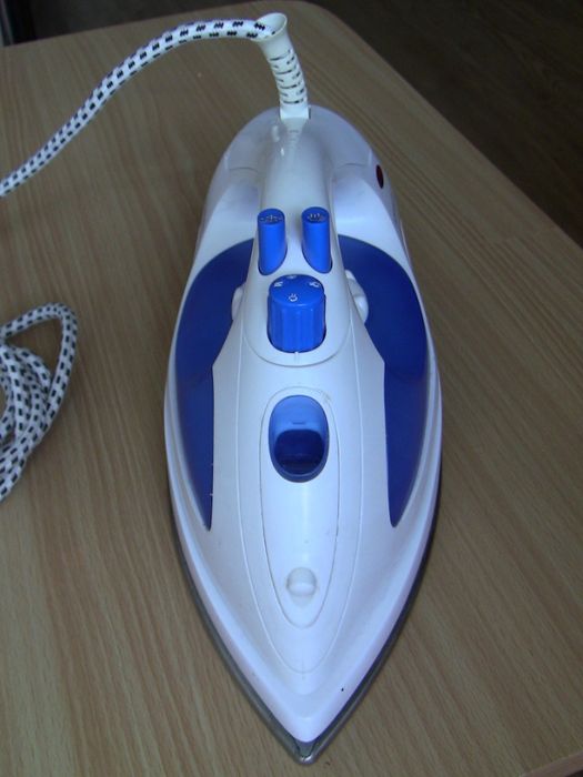 Утюг Scarlett 1800Вт