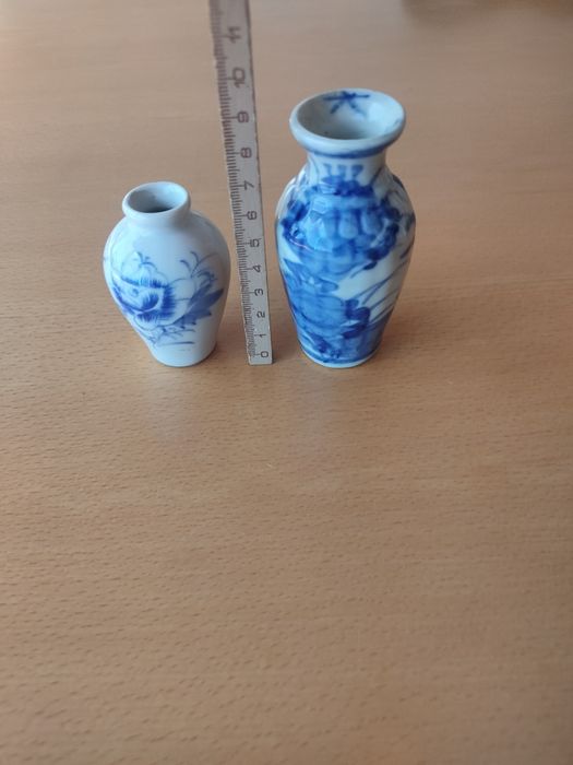 Pequenas jarras em cerâmica.